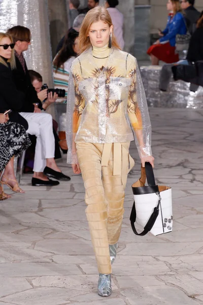 Look 22